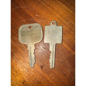 Lot Of 2 Vintage Hotel/motel Room‎ Keys #105 And#132